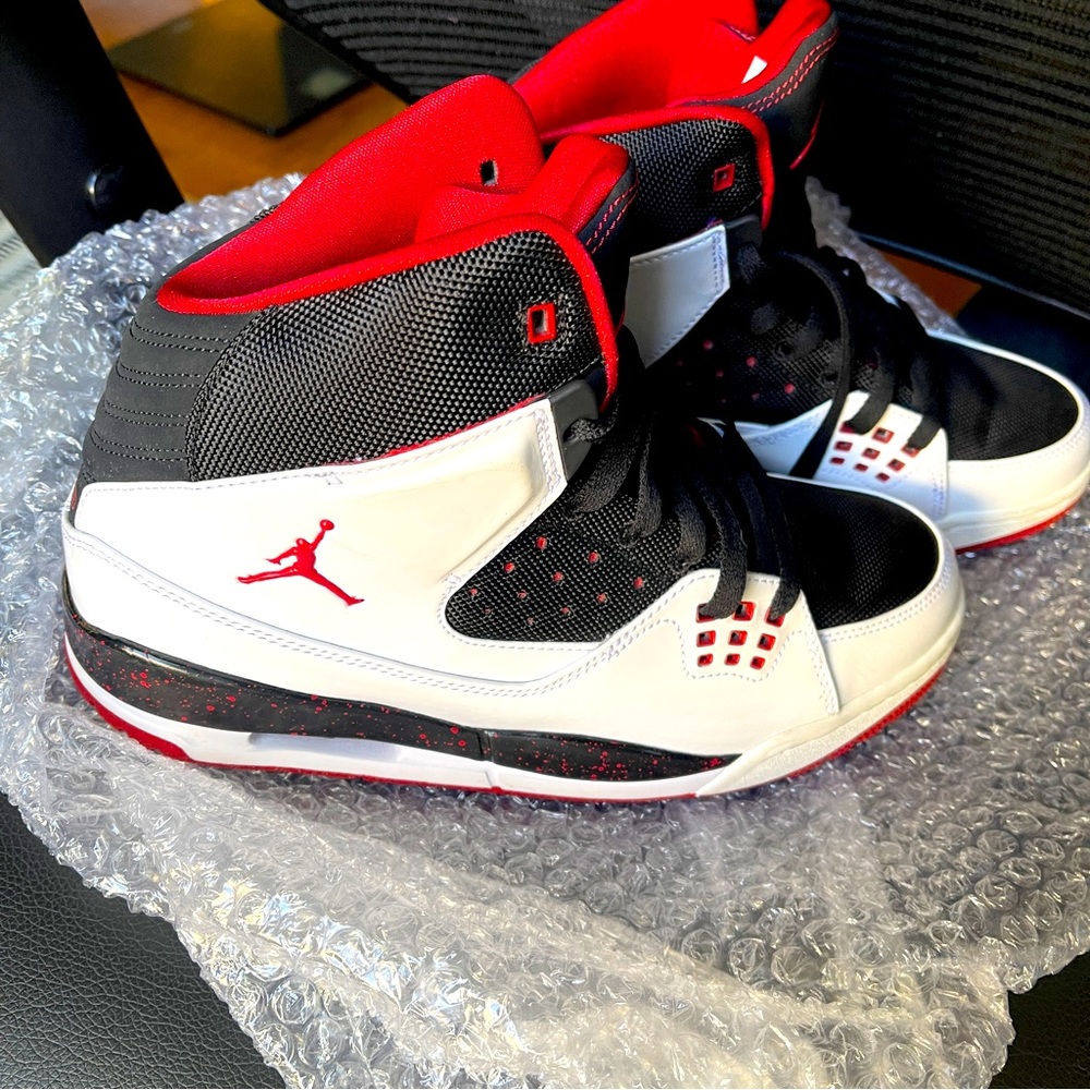 Jordan’s VP Sneakers **Basically NEW*** (Only worn twice ✌🏽)